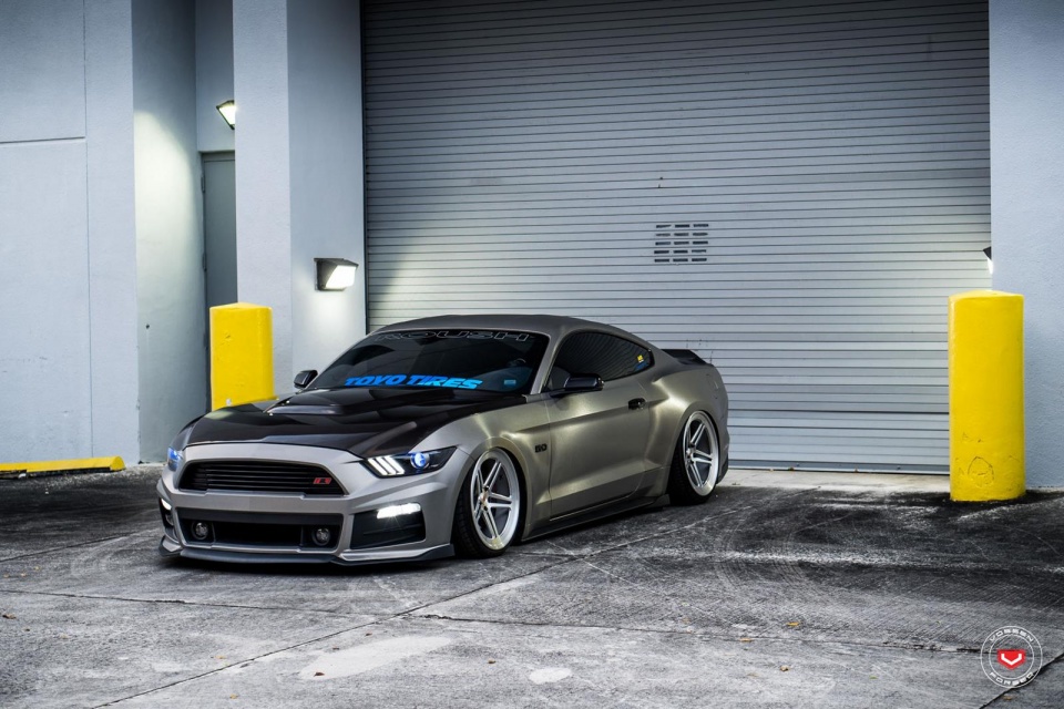 Ford_Mustang_LC-102_2fa12f1f