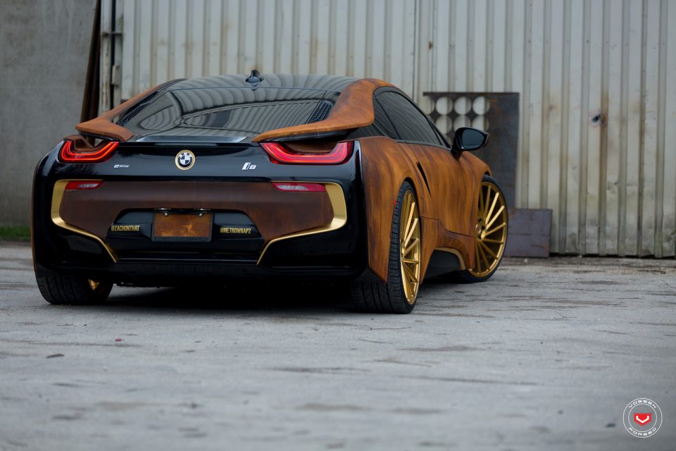 Rusted-bmw-i8-gold-wheels