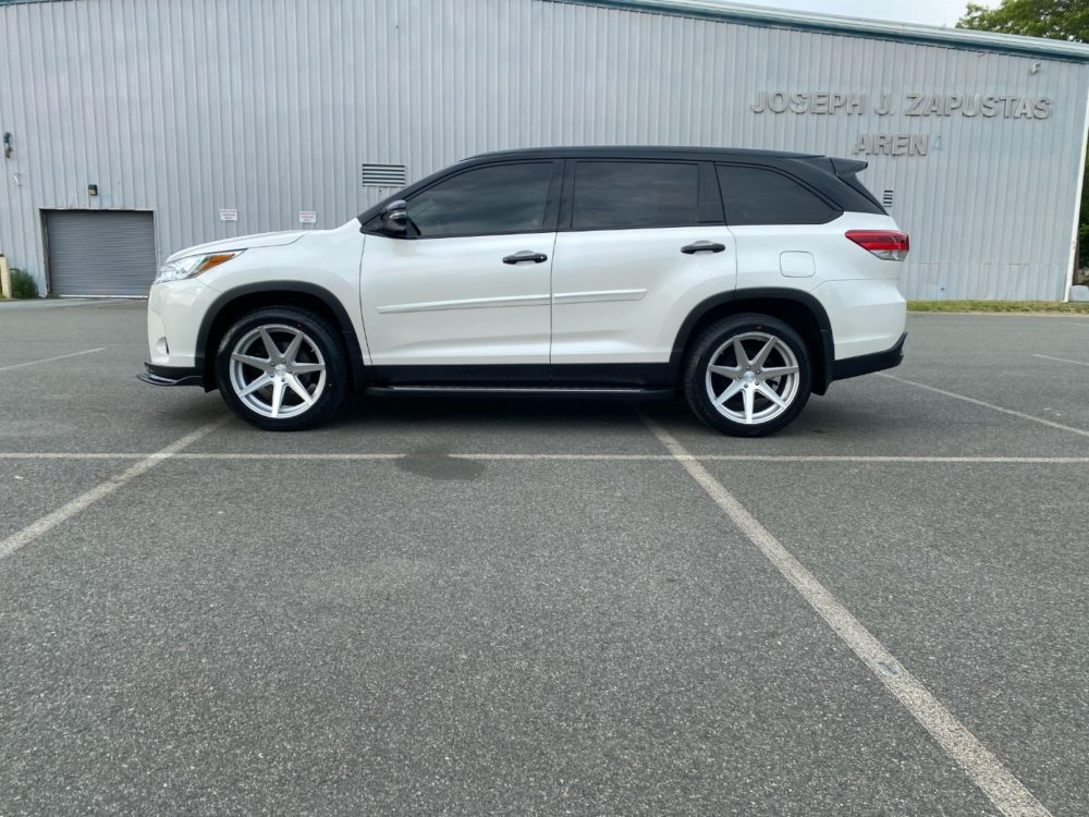 2019 Toyota Highlander Rohana Wheels RC7 Machine Silver 20x10